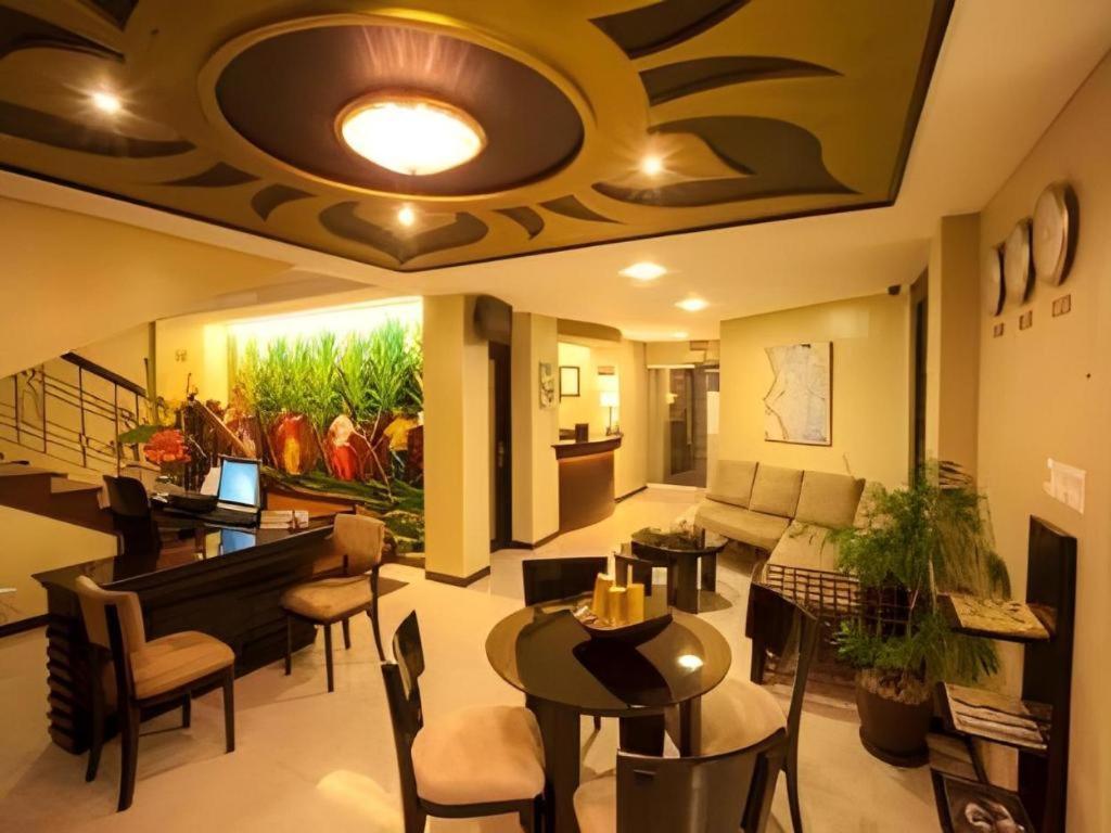 L Square Hotel Tarlac City Esterno foto