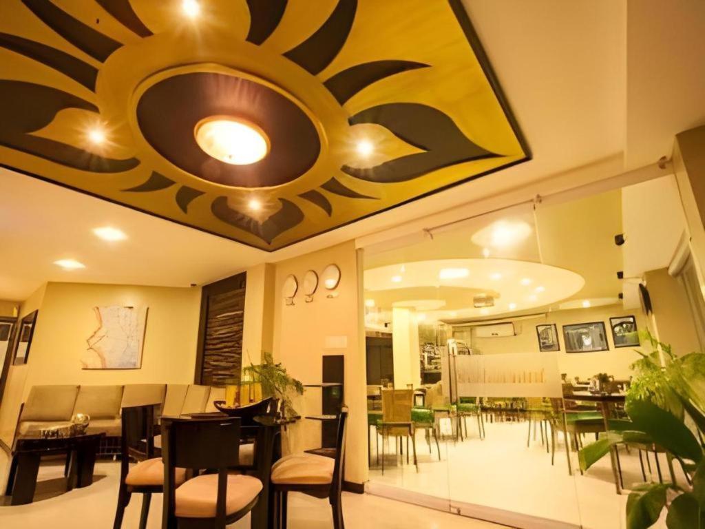 L Square Hotel Tarlac City Esterno foto