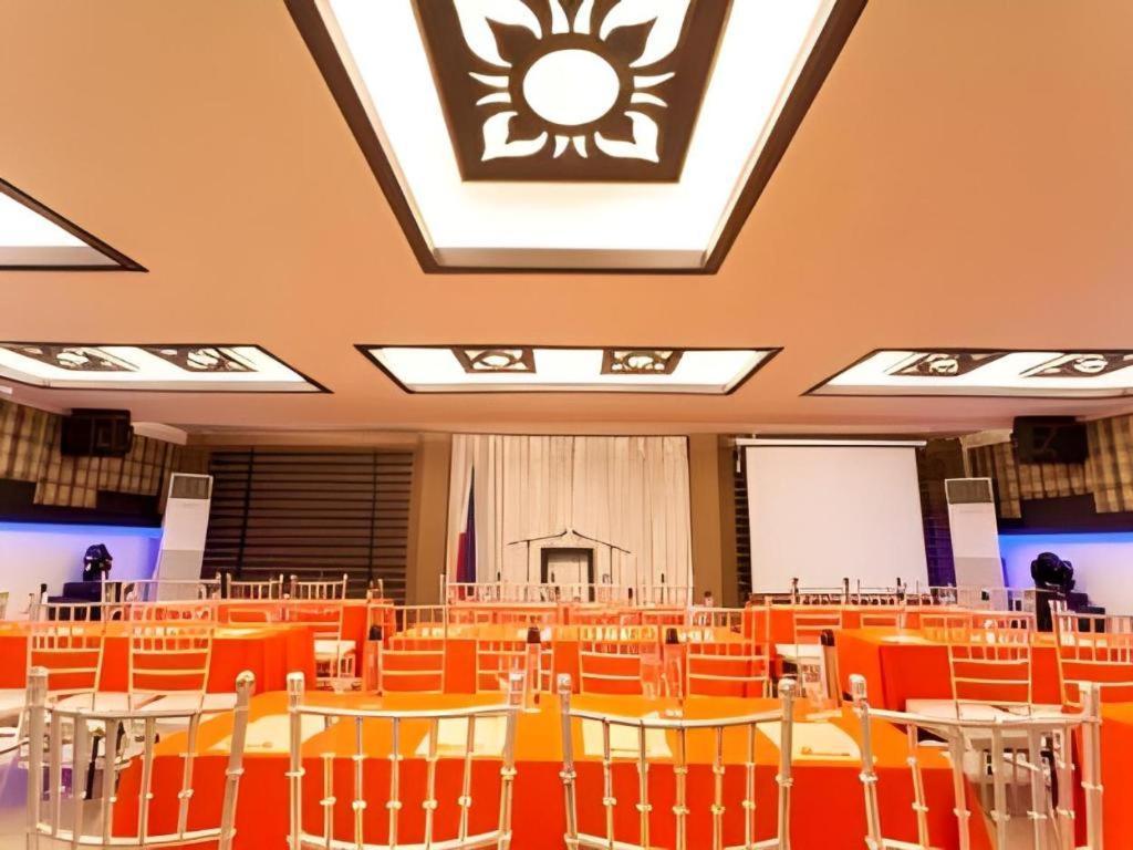 L Square Hotel Tarlac City Esterno foto