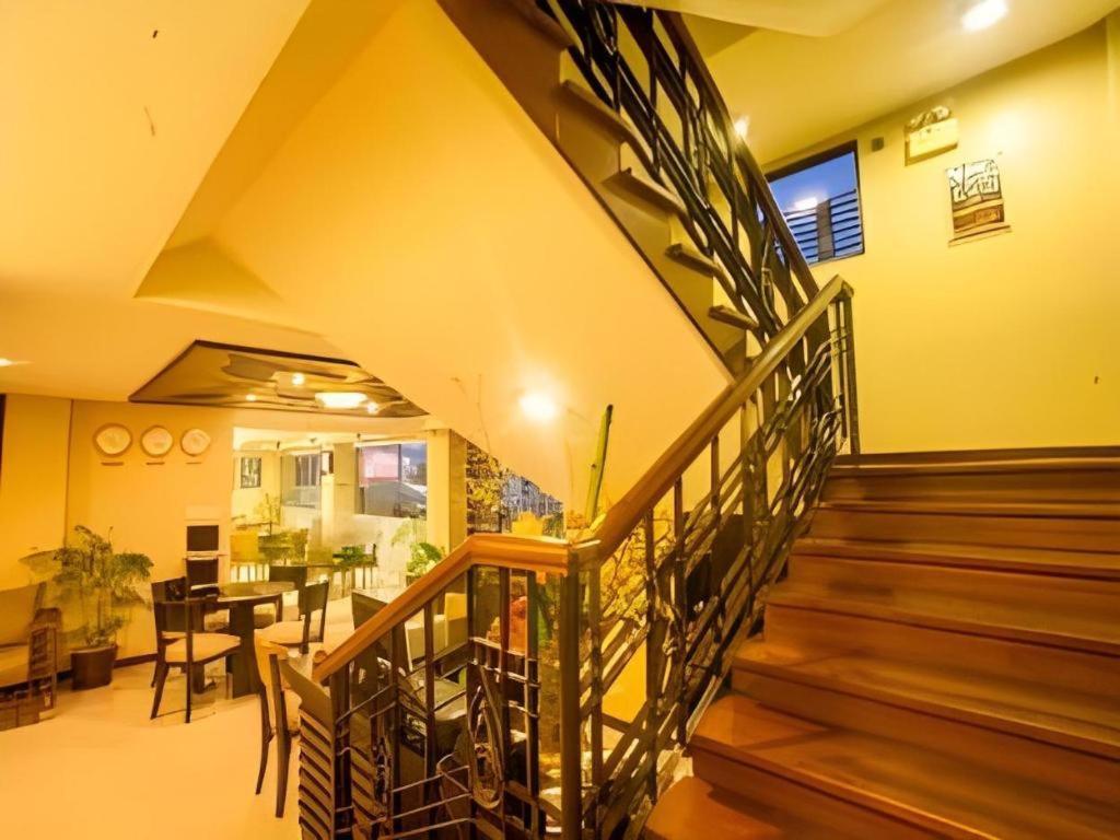 L Square Hotel Tarlac City Esterno foto