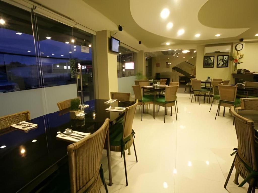 L Square Hotel Tarlac City Esterno foto