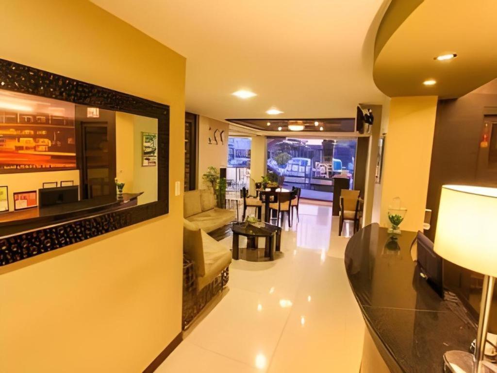 L Square Hotel Tarlac City Esterno foto