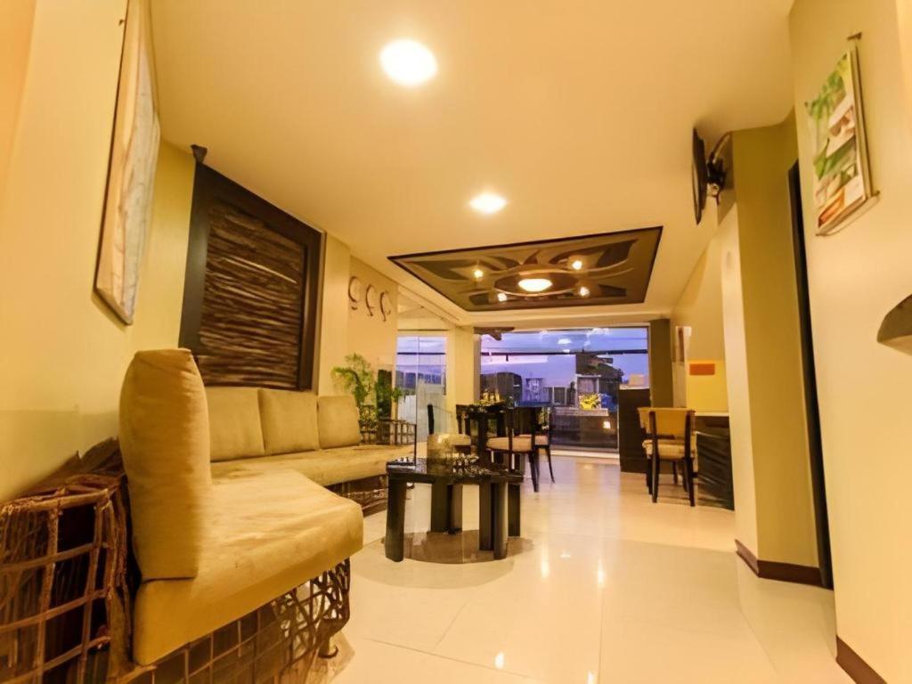 L Square Hotel Tarlac City Esterno foto