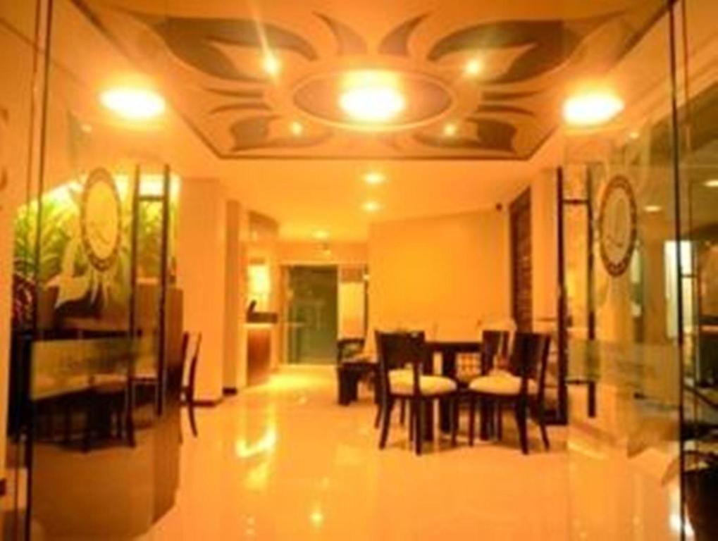 L Square Hotel Tarlac City Esterno foto