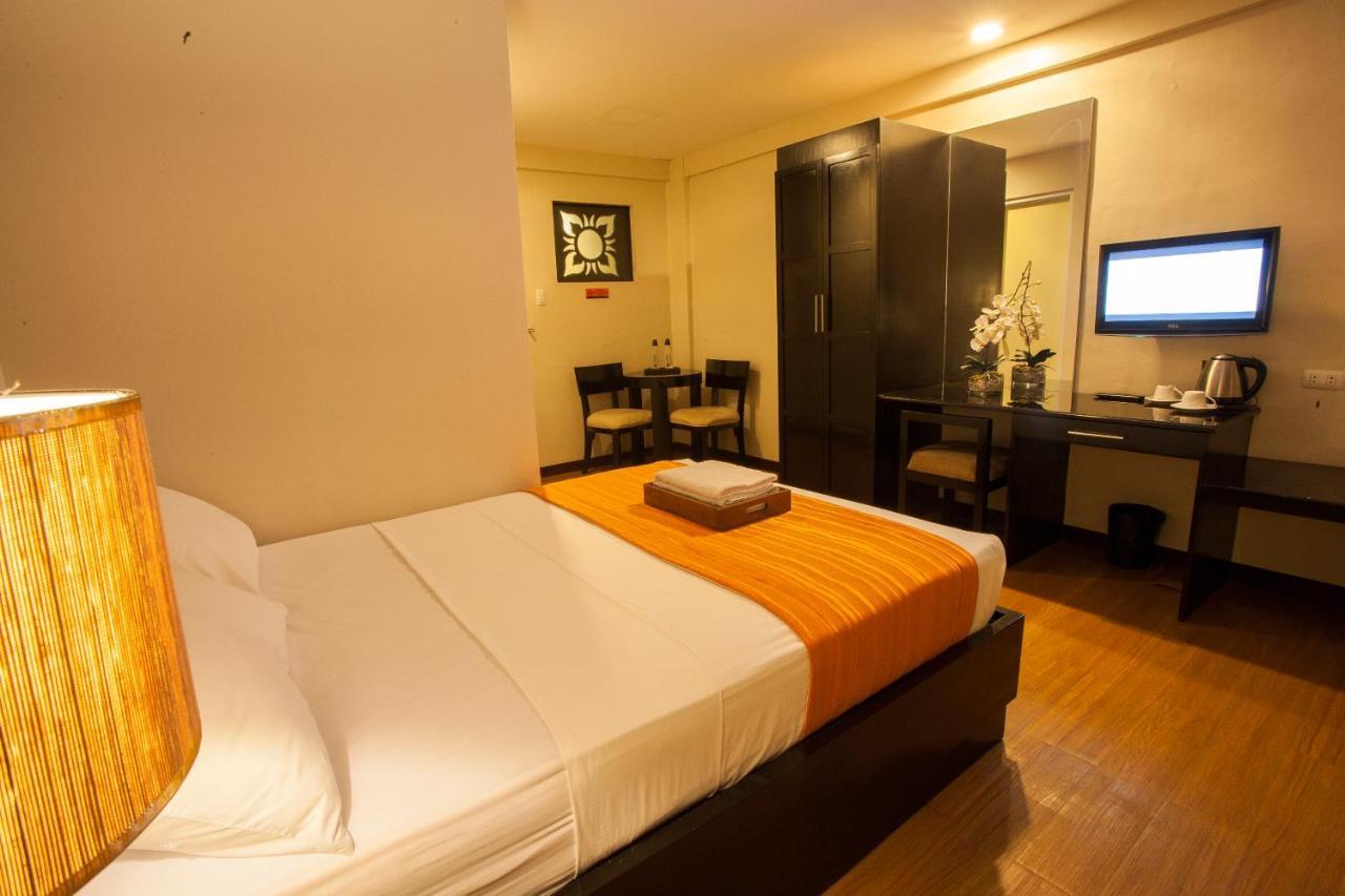 L Square Hotel Tarlac City Camera foto