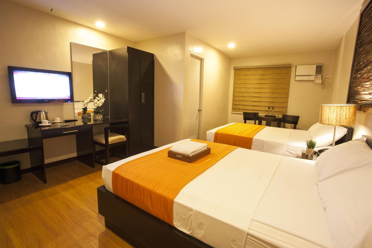 L Square Hotel Tarlac City Esterno foto