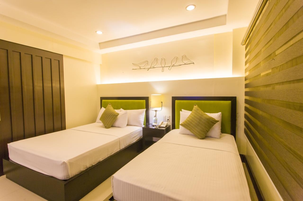 L Square Hotel Tarlac City Esterno foto