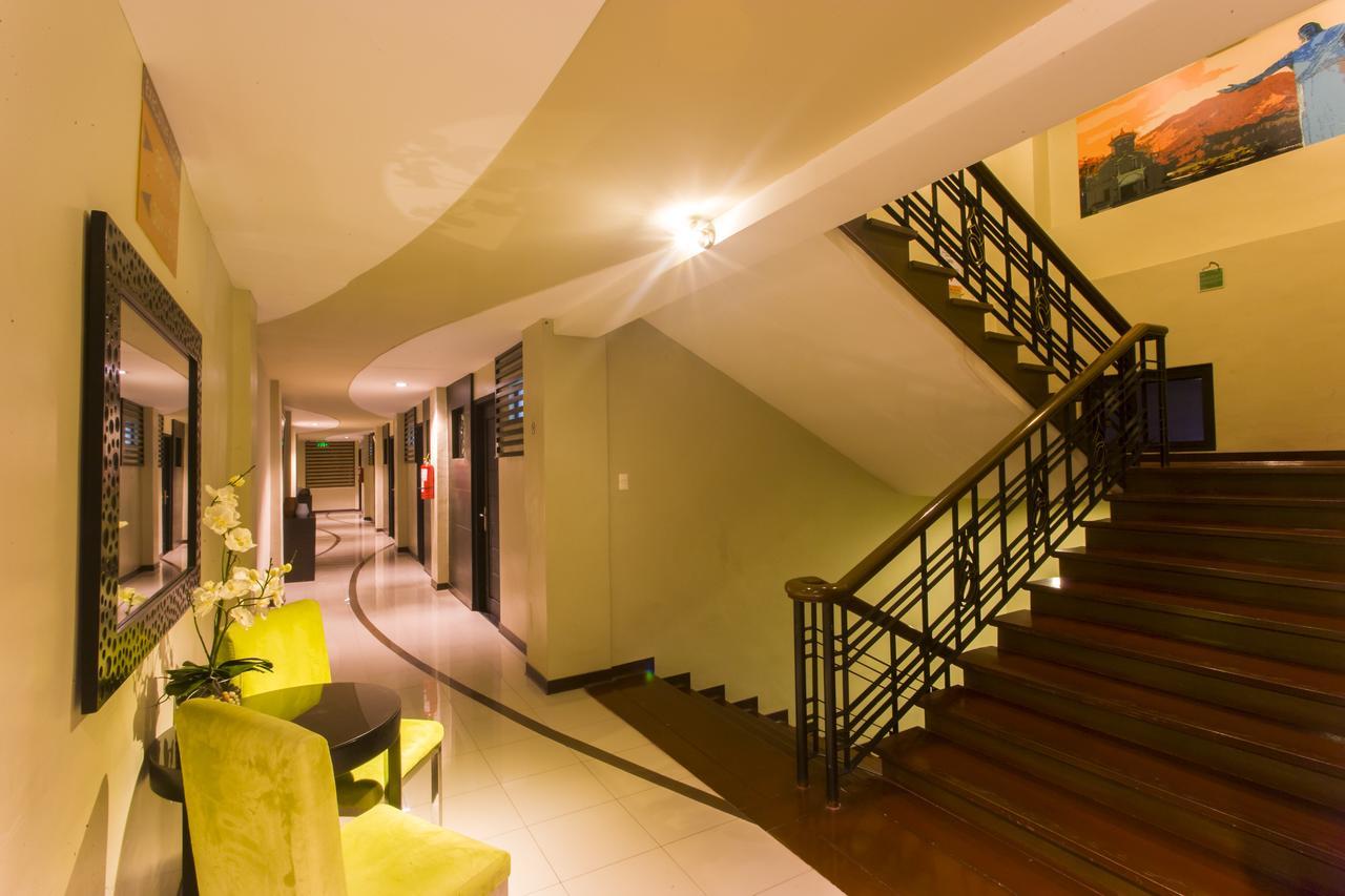 L Square Hotel Tarlac City Esterno foto