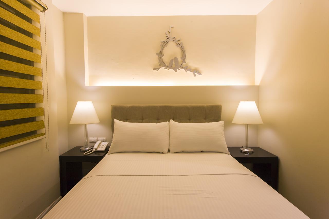 L Square Hotel Tarlac City Esterno foto