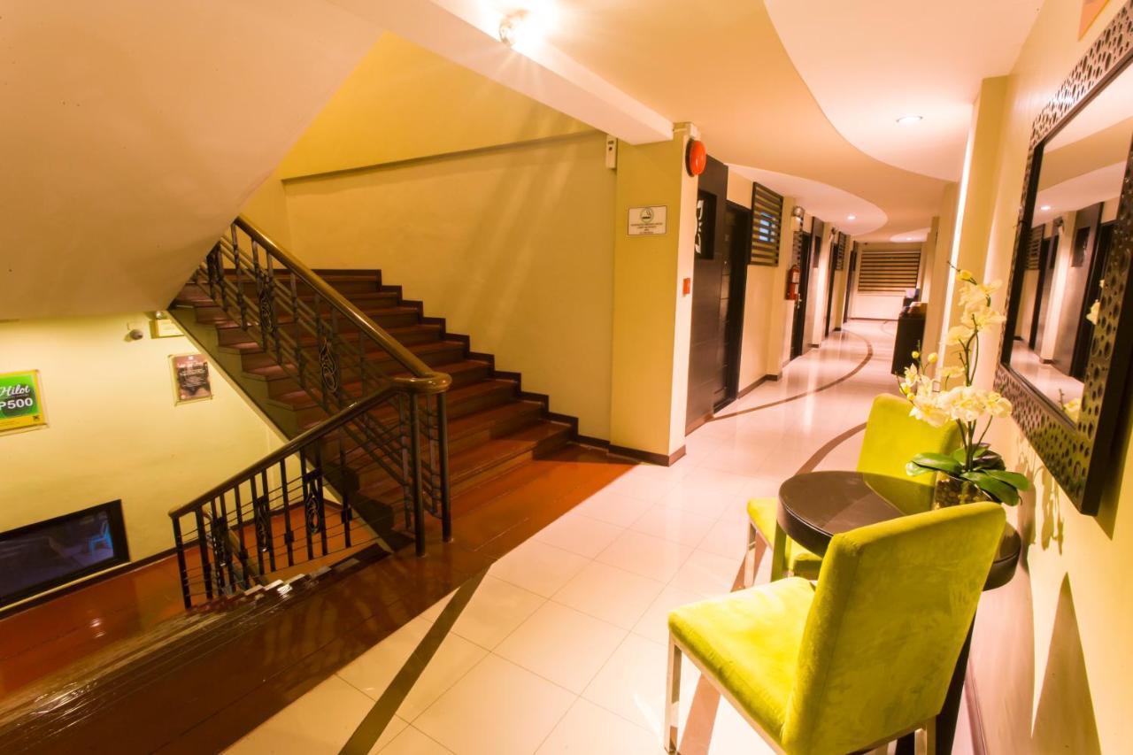 L Square Hotel Tarlac City Esterno foto