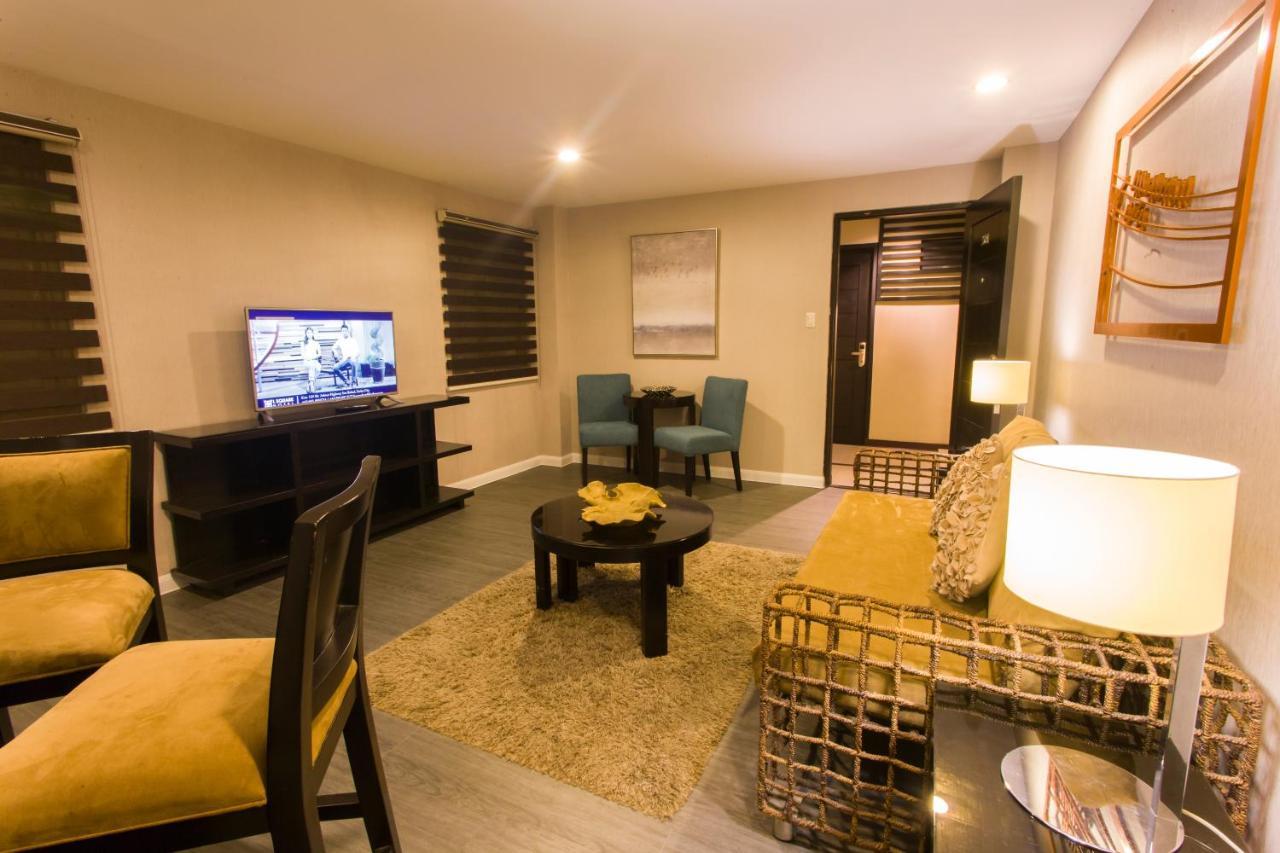L Square Hotel Tarlac City Esterno foto