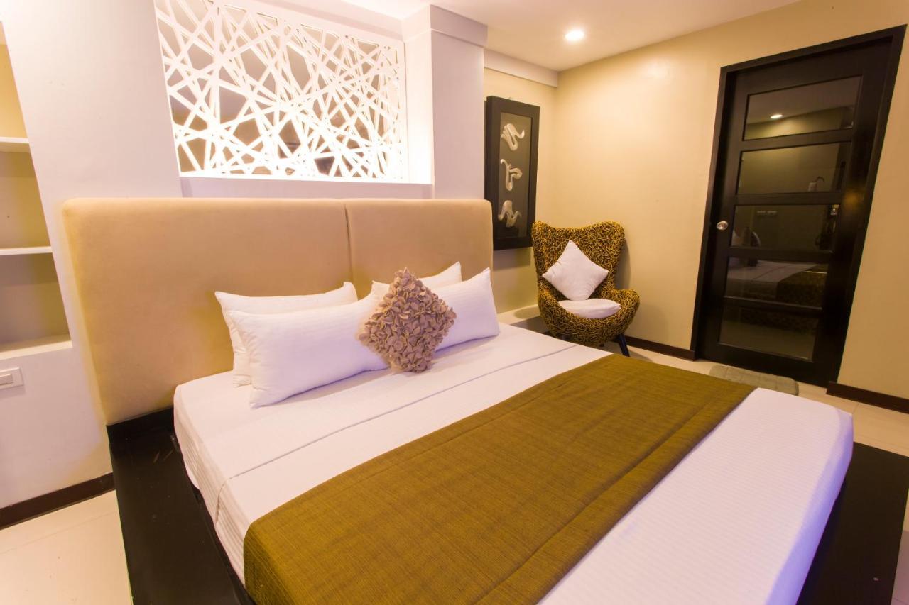 L Square Hotel Tarlac City Esterno foto