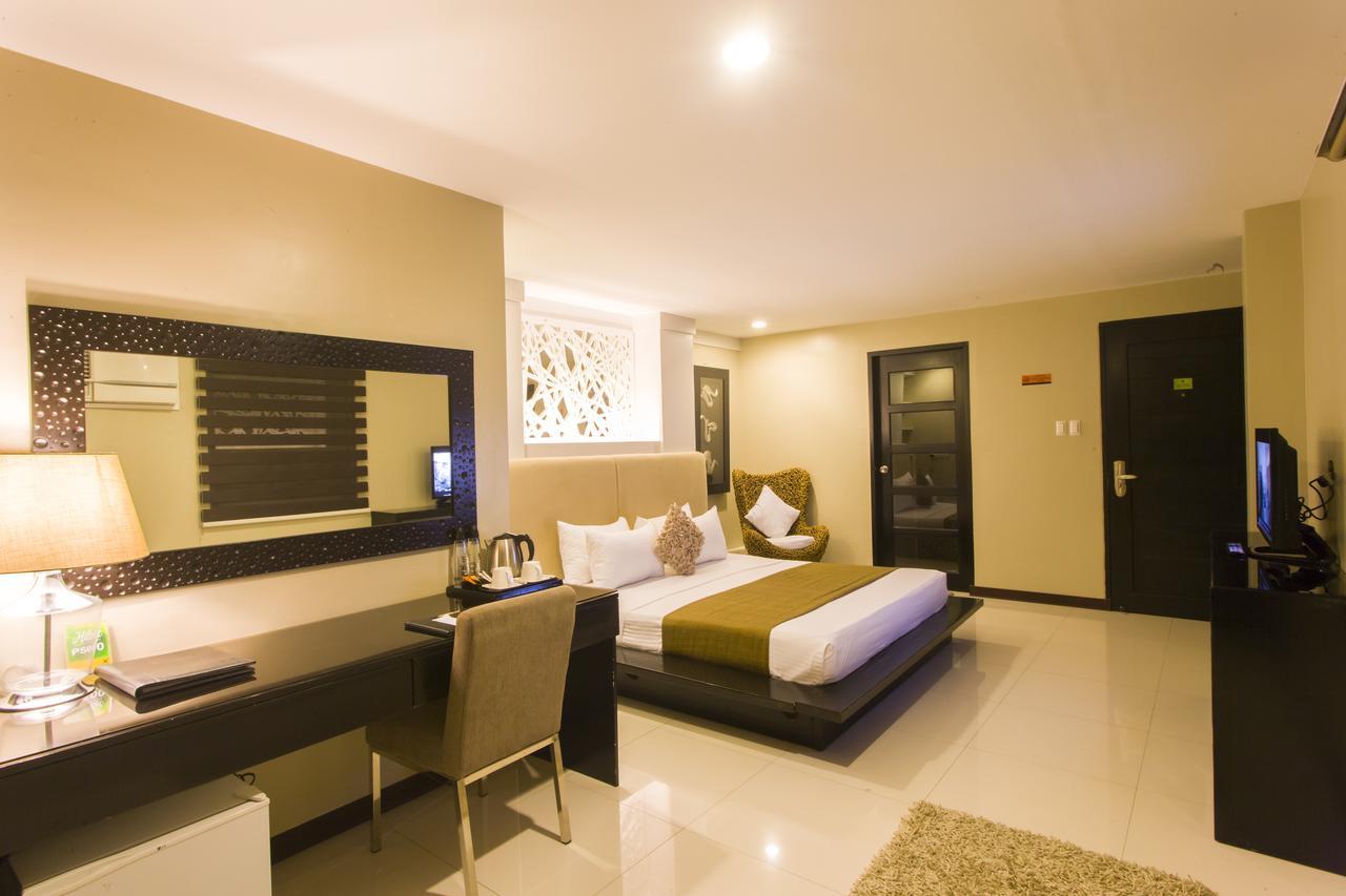 L Square Hotel Tarlac City Esterno foto